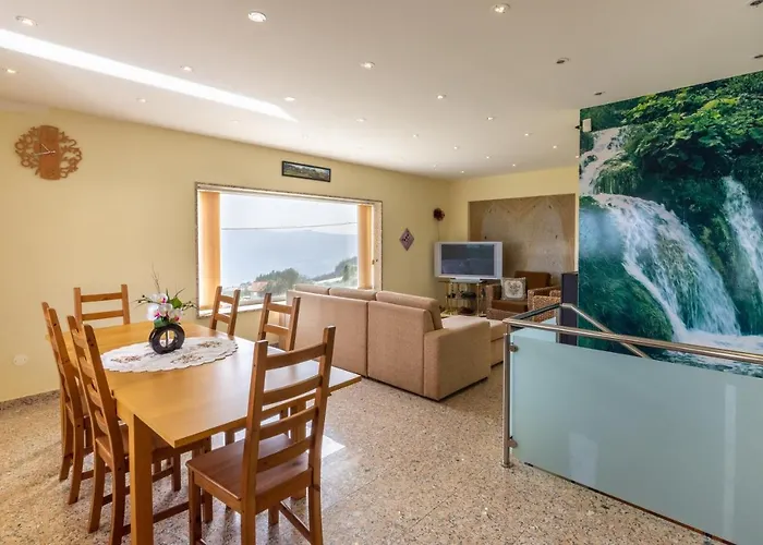 Casa Do Alto Do Vez * Balouta